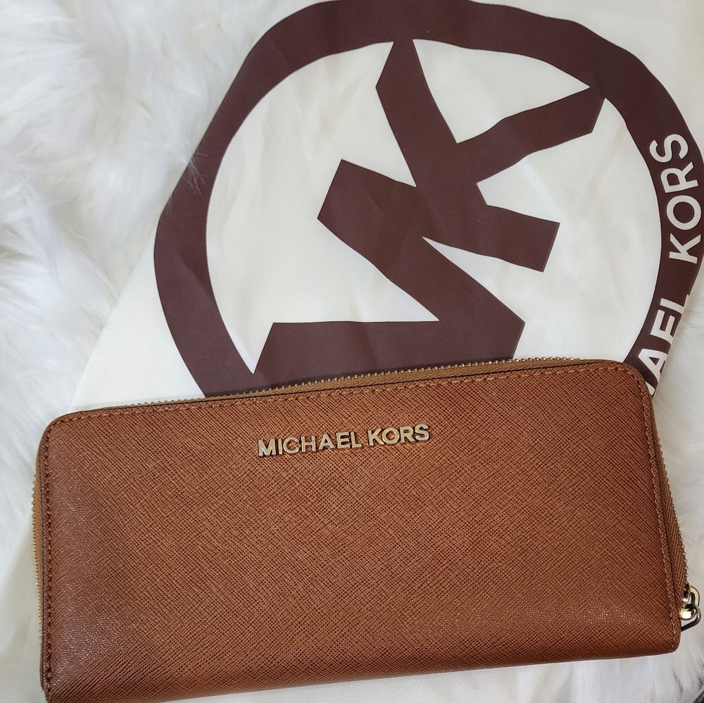 Michael Kors Selma Stud Large And Matching Wallet - image 4